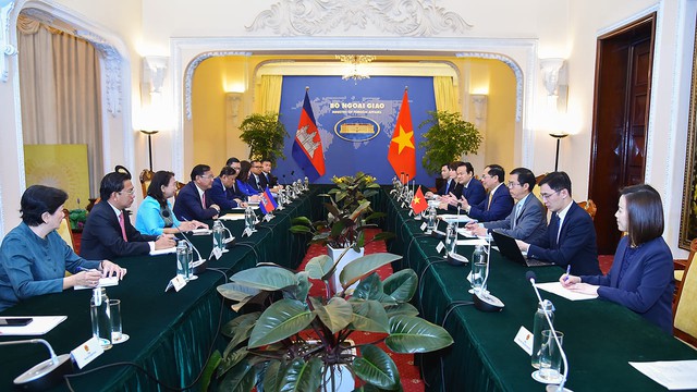 Đẩy mạnh kết nối giữa hai nền kinh tế Việt Nam-Campuchia - Ảnh 2.