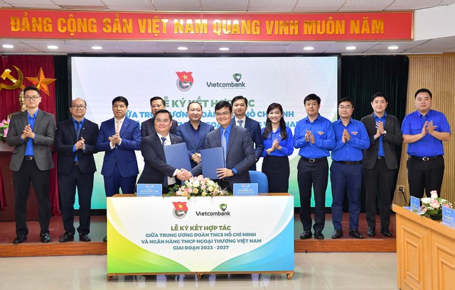 Vietcombank và Trung ương Đoàn TNCS Hồ Chí Minh ký kết hợp tác giai đoạn 2023-2027 - Ảnh 1.