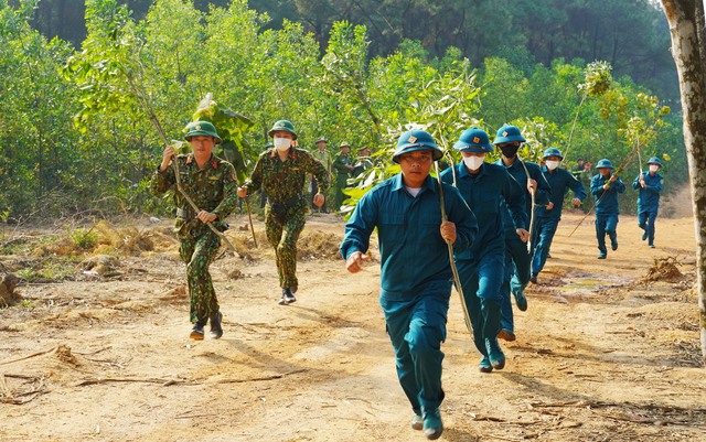 Quảng Trị: Diễn tập phương án phòng chống cháy rừng trước mùa nắng nóng - Ảnh 2.