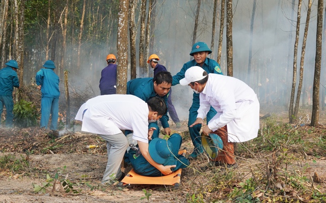Quảng Trị: Diễn tập phương án phòng chống cháy rừng trước mùa nắng nóng - Ảnh 5.