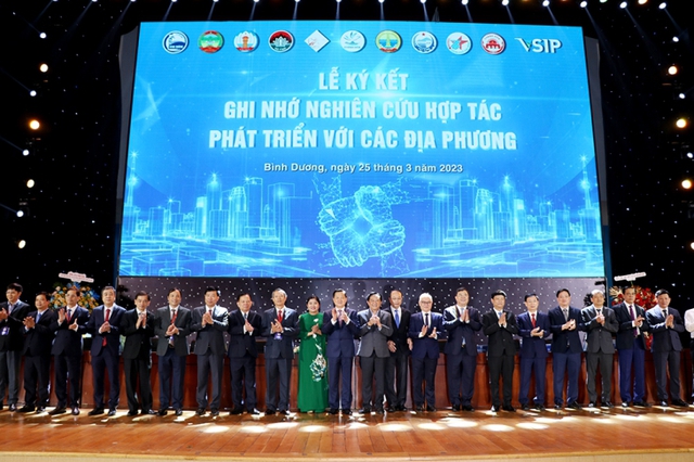 Chuyển đổi mô hình phát triển, tiến lên phân khúc cao hơn trong chuỗi giá trị công nghiệp - Ảnh 4. Chuyển đổi mô hình phát triển, tiến lên phân khúc cao hơn trong chuỗi giá trị công nghiệp - Ảnh 4.