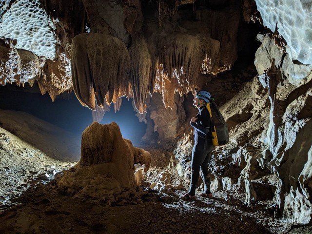 Phát hiện hơn 3 km hang động tuyệt đẹp, còn nguyên sơ ở Quảng Bình - Ảnh 1.