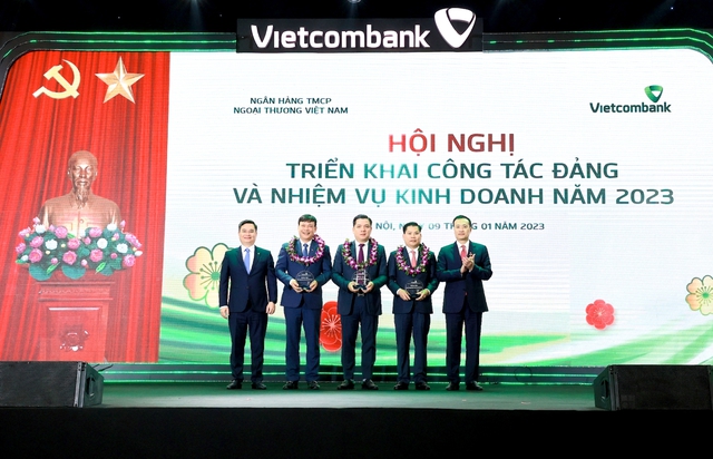 Vietcombank: 60 năm thắp sáng niềm tin, vươn biển lớn - Ảnh 5.