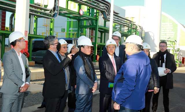 Phó Thủ tướng Trần Lưu Quang thăm nhà máy hydro xanh lớn nhất châu Âu - Ảnh 4.