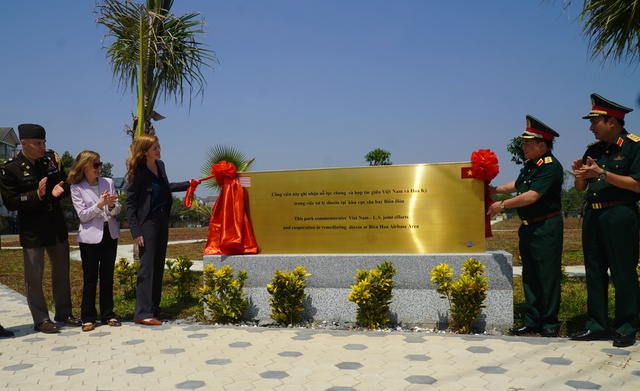 Gần 30.000m2 đất sân bay Biên Hòa được xử lý dioxin - Ảnh 2. Gần 30.000m2 đất sân bay Biên Hòa được xử lý dioxin - Ảnh 2.