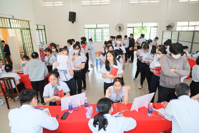 HIUCARE mùa 2 tiếp tục hành trình khám sức khỏe miễn phí - Ảnh 1. HIUCARE mùa 2 tiếp tục hành trình khám sức khỏe miễn phí - Ảnh 1.