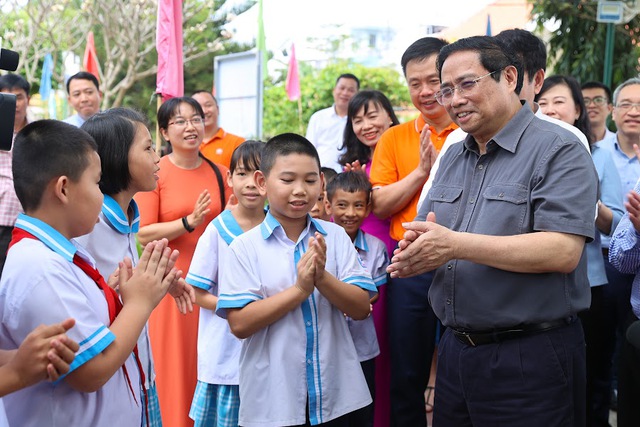 Thủ tướng thăm Làng trẻ em SOS Nha Trang và các em mồ côi do đại dịch COVID-19 - Ảnh 3.