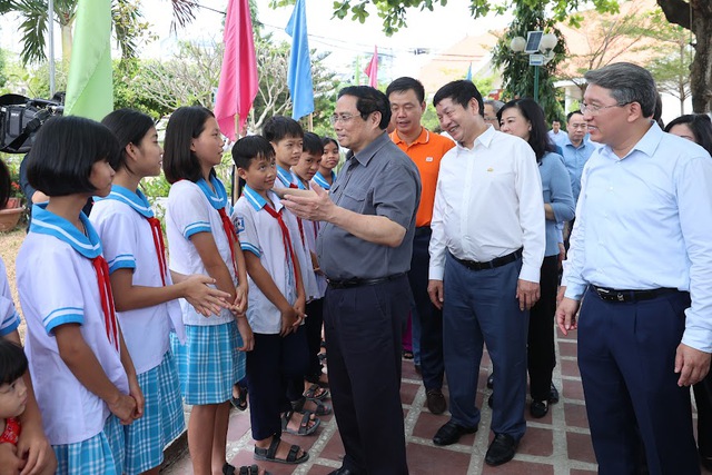 Thủ tướng thăm Làng trẻ em SOS Nha Trang và các em mồ côi do đại dịch COVID-19 - Ảnh 4.