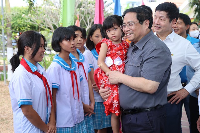 Thủ tướng thăm Làng trẻ em SOS Nha Trang và các em mồ côi do đại dịch COVID-19 - Ảnh 5.