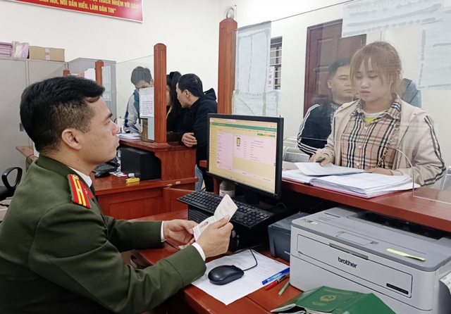 Bắc Giang: Người dân đăng ký cấp hộ chiếu phổ thông tăng cao sau 1 tháng triển khai - Ảnh 1.