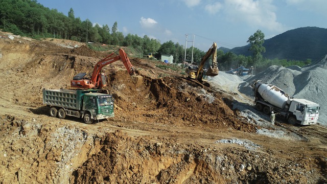 Hàng loạt dự án giao thông giao địa phương 'lụt' tiến độ - Ảnh 1.