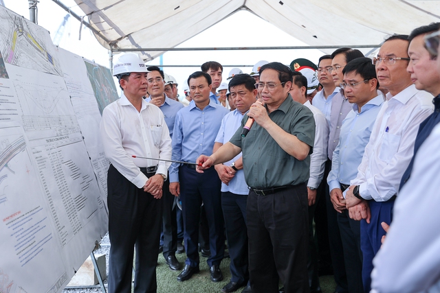 Thủ tướng đi thử nghiệm tàu metro Bến Thành – Suối Tiên, thúc đẩy dự án nút giao thông lớn nhất TPHCM - Ảnh 3.