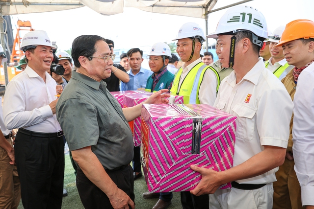Thủ tướng đi thử nghiệm tàu metro Bến Thành – Suối Tiên, thúc đẩy dự án nút giao thông lớn nhất TPHCM - Ảnh 4.