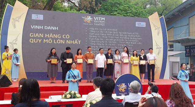 Hơn 60 nghìn doanh nghiệp và khách đến tham quan, mua sắm tại VITM Hà Nội 2023 - Ảnh 1.