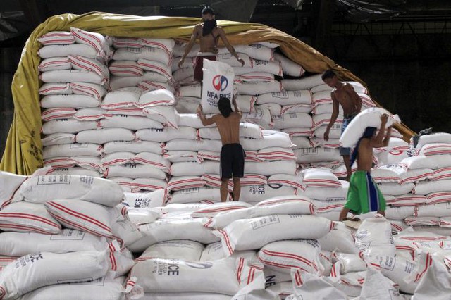 Philippines muốn nhập thêm 330.000 tấn gạo - Ảnh 1.