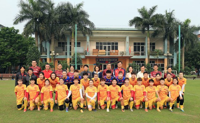 Đội tuyển nữ lên đường tập huấn chuẩn bị cho SEA Games 32 - Ảnh 1. Đội tuyển nữ lên đường tập huấn chuẩn bị cho SEA Games 32 - Ảnh 1.
