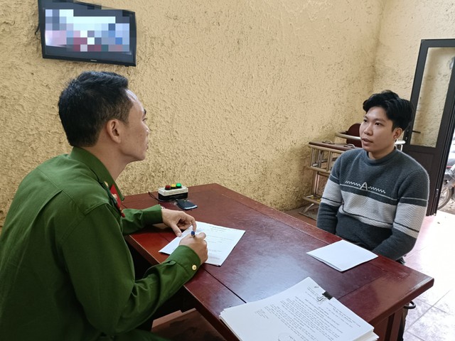 Công an Bắc Giang: Bắt nhóm đối tượng lừa đảo tinh vi bán vé máy bay qua mạng - Ảnh 2.