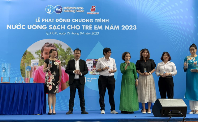 P&G Việt Nam tiếp tục hợp tác cùng Saigon Co.op mang nước sạch đến cộng đồng - Ảnh 1. P&G Việt Nam tiếp tục hợp tác cùng Saigon Co.op mang nước sạch đến cộng đồng - Ảnh 1.