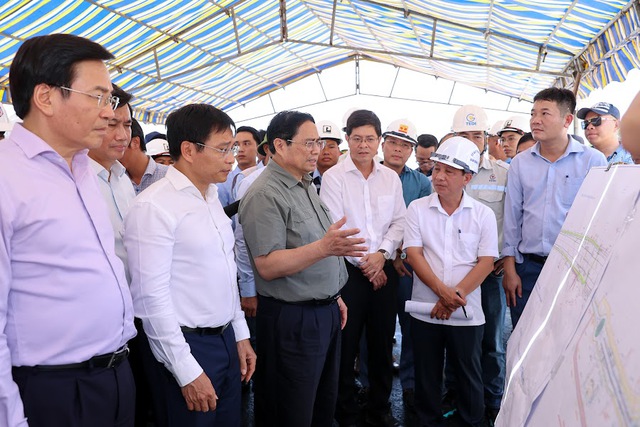 Thủ tướng khảo sát thực địa, yêu cầu sớm hoàn thành cao tốc Vĩnh Hảo-Phan Thiết - Ảnh 1.