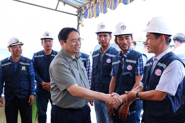 Thủ tướng khảo sát thực địa, yêu cầu sớm hoàn thành cao tốc Vĩnh Hảo-Phan Thiết - Ảnh 2.