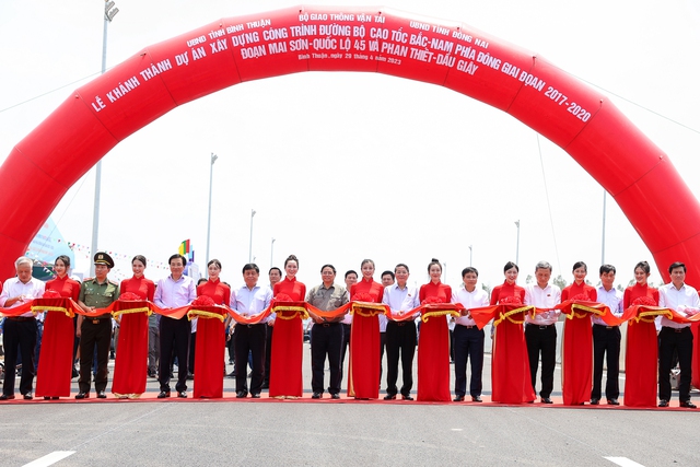 Thủ tướng Chính phủ dự lễ khánh thành hai dự án thành phần của tuyến cao tốc Bắc-Nam phía đông - Ảnh 1.