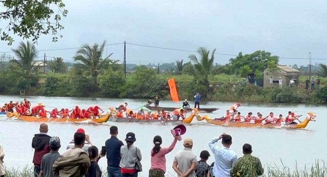 Xúc động lễ thượng cờ thống nhất non sông tại đôi bờ Hiền Lương - Bến Hải - Ảnh 4.