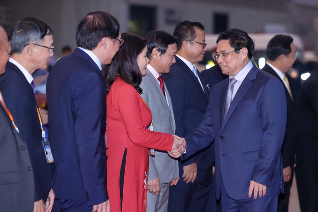 Thủ tướng tới Thủ đô Vientiane (Lào) dự Hội nghị cấp cao Ủy hội sông Mekong quốc tế - Ảnh 4. Thủ tướng tới Thủ đô Vientiane (Lào) dự Hội nghị cấp cao Ủy hội sông Mekong quốc tế - Ảnh 4.