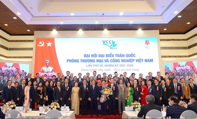 Vietcombank phát huy vai trò tiên phong, chủ lực xứng danh đơn vị anh hùng - Ảnh 5. Vietcombank phát huy vai trò tiên phong, chủ lực xứng danh đơn vị anh hùng - Ảnh 5.