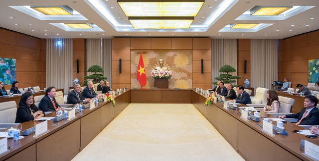 Chủ tịch Quốc hội Vương Đ&igrave;nh Huệ tiếp Đo&agrave;n Thượng nghị sĩ Hoa Kỳ - Ảnh 2.