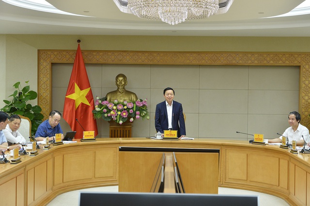 Phó Thủ tướng Trần Hồng Hà nghe báo cáo về sách giáo khoa và học phí năm học mới - Ảnh 1.