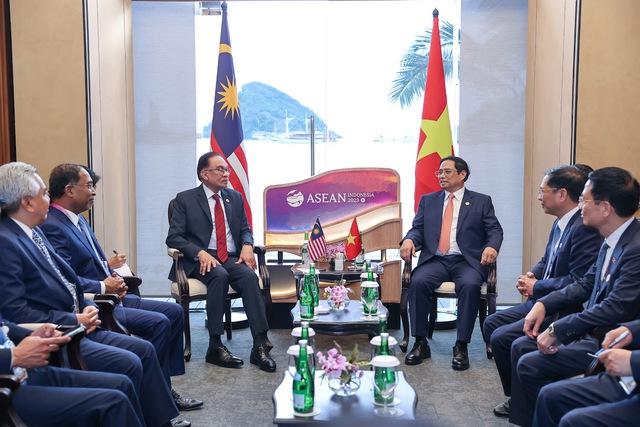 Thủ tướng Phạm Minh Chính gặp Thủ tướng Malaysia Anwar Ibrahim  - Ảnh 3.