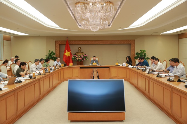 Phó Thủ tướng Trần Hồng Hà yêu cầu bảo đảm đủ vaccine cho tiêm chủng mở rộng - Ảnh 3.