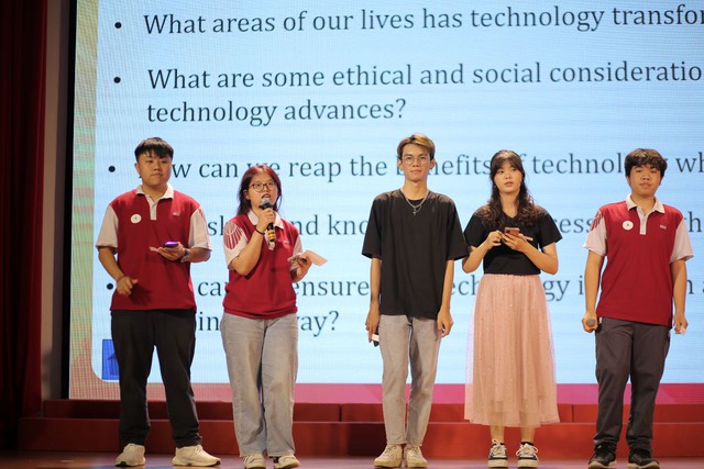 Đại học Quốc tế Hồng Bàng tặng khóa học IELTS cho tân sinh viên - Ảnh 2.