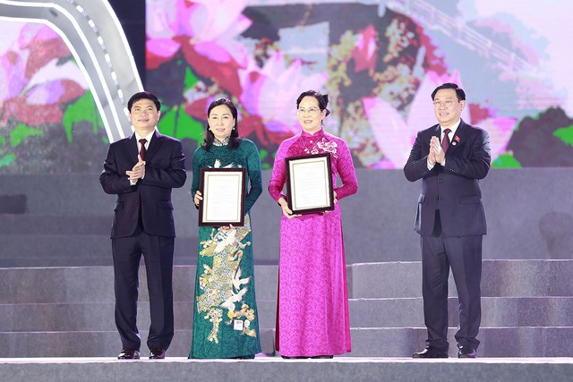Chủ tịch Quốc hội Vương Đình Huệ dự Lễ khai mạc Tuần Văn hóa - Du lịch Hà Nam 2023 - Ảnh 2. Chủ tịch Quốc hội Vương Đình Huệ dự Lễ khai mạc Tuần Văn hóa - Du lịch Hà Nam 2023 - Ảnh 2.