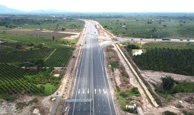 Ngày mai chính thức khai thác thêm 150km cao tốc Bắc-Nam - Ảnh 2. Ngày mai chính thức khai thác thêm 150km cao tốc Bắc-Nam - Ảnh 2.