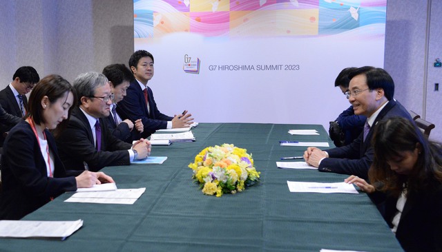 Bộ trưởng, Chủ nhiệm VPCP Trần Văn Sơn gặp Trợ lý Thủ tướng Nhật Bản - Ảnh 2.