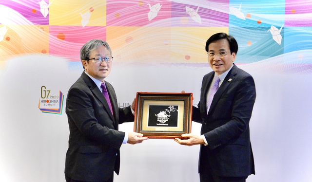 Bộ trưởng, Chủ nhiệm VPCP Trần Văn Sơn gặp Trợ lý Thủ tướng Nhật Bản - Ảnh 3.