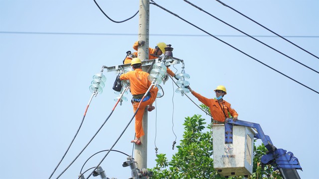 EVNCPC kêu gọi chung tay tiết kiệm điện trong mùa nắng nóng - Ảnh 1. EVNCPC kêu gọi chung tay tiết kiệm điện trong mùa nắng nóng - Ảnh 1.