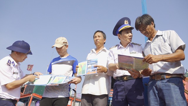 Quảng Ngãi: Gần 99% tàu cá đã lắp thiết bị giám sát hành trình - Ảnh 2. Quảng Ngãi: Gần 99% tàu cá đã lắp thiết bị giám sát hành trình - Ảnh 2.
