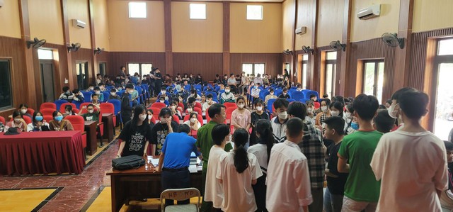 Công an Bắc Giang ra quân cao điểm kích hoạt tài khoản VNeID - Ảnh 1. Công an Bắc Giang ra quân cao điểm kích hoạt tài khoản VNeID - Ảnh 1.