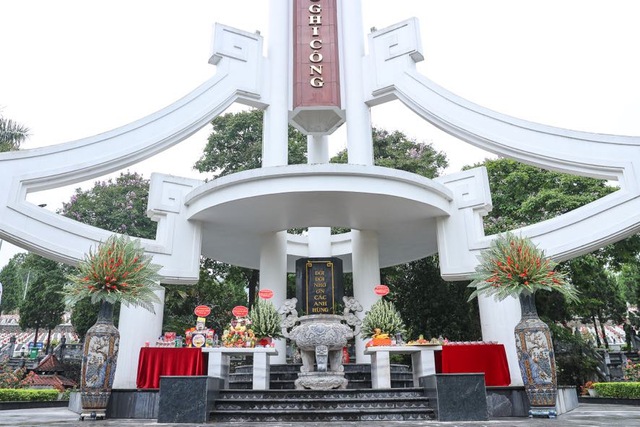 Chùm ảnh: Thủ tướng Phạm Minh Chính viếng Nghĩa trang Liệt sĩ quốc gia Vị Xuyên, tỉnh Hà Giang - Ảnh 1.