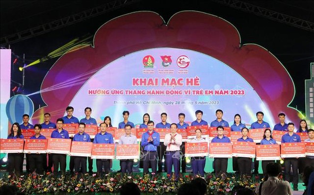 Phó Thủ tướng Trần Lưu Quang: Tạo môi trường lành mạnh để trẻ em phát triển toàn diện - Ảnh 2. Phó Thủ tướng Trần Lưu Quang: Tạo môi trường lành mạnh để trẻ em phát triển toàn diện - Ảnh 2.