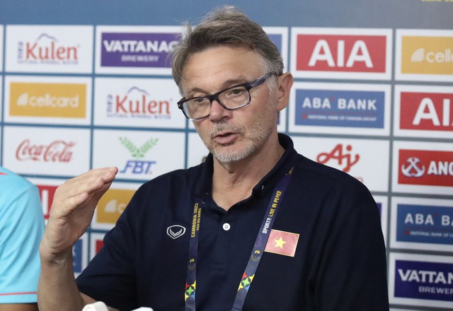 HLV Philippe Troussier: U22 Việt Nam cần cải thiện rất nhiều - Ảnh 2. HLV Philippe Troussier: U22 Việt Nam cần cải thiện rất nhiều - Ảnh 2.