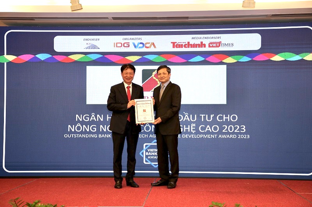 Agribank được vinh danh với 3 giải thưởng Ngân hàng Việt Nam tiêu biểu năm 2022 - Ảnh 1.