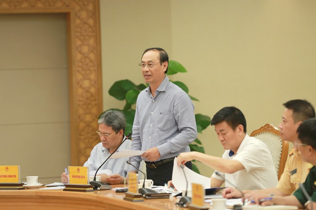 Các phương tiện khi đã lăn bánh là phải an toàn - Ảnh 2. Các phương tiện khi đã lăn bánh là phải an toàn - Ảnh 2.