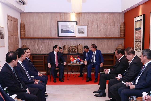 Thủ tướng Phạm Minh Chính gặp Thủ tướng Campuchia Hun Sen  - Ảnh 2.
