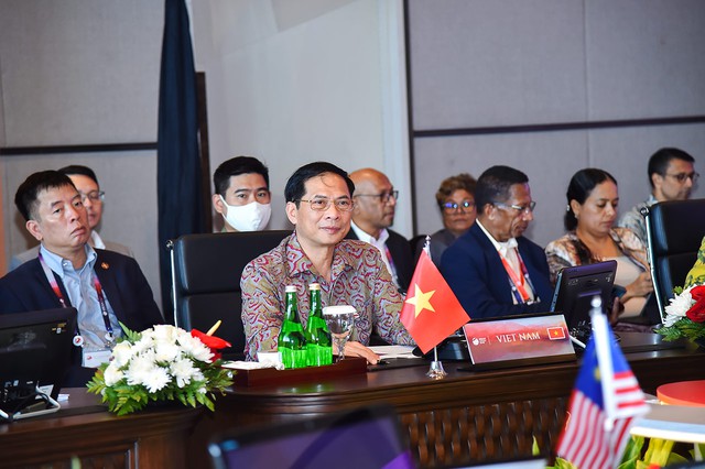 Các bộ trưởng Ngoại giao ASEAN họp trù bị cho Hội nghị Cấp cao ASEAN lần thứ 42 - Ảnh 1.