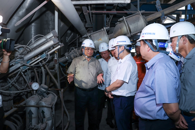 Thủ tướng kiểm tra tình hình sản xuất, cung ứng điện, than tại Quảng Ninh - Ảnh 3.