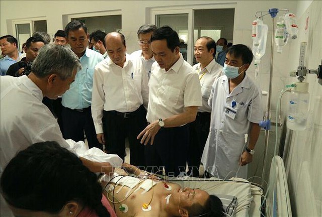 Vụ dùng súng tấn công tại Đắk Lắk: Phó Thủ tướng Trần Lưu Quang thăm, viếng các nạn nhân - Ảnh 1.