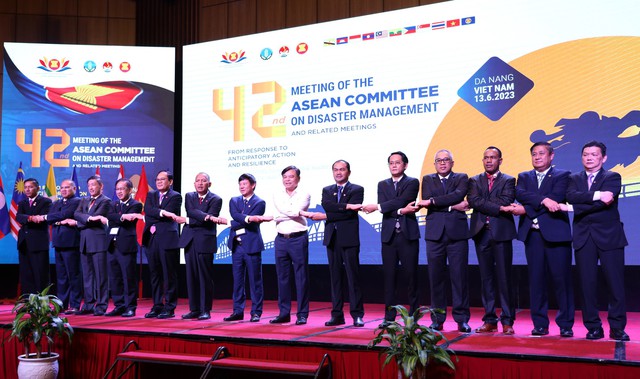 Khai mạc Hội nghị thường niên lần thứ 42 của Uỷ ban ASEAN về quản lý thiên tai - Ảnh 1.